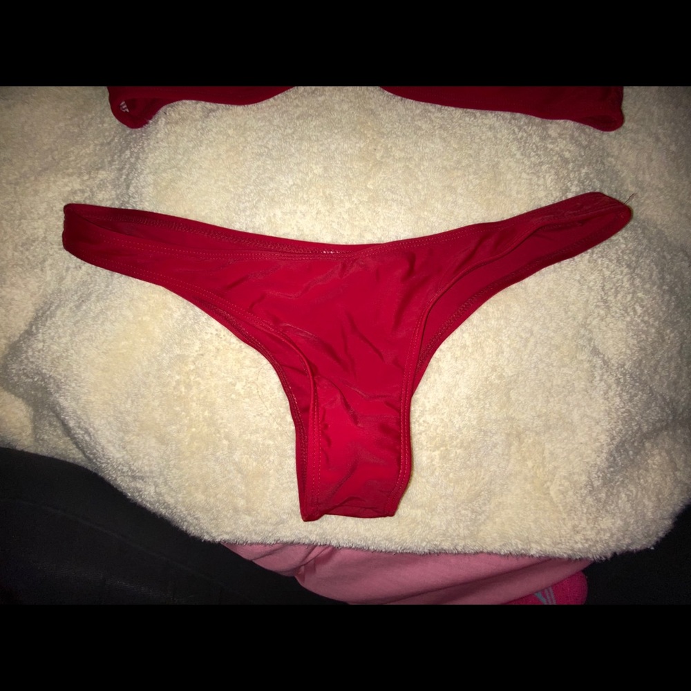 Bikini - Picture 3 of 6